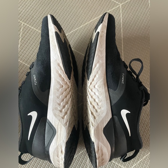 Nike Odyssey React 2 Flyknit - Picture 3 of 4